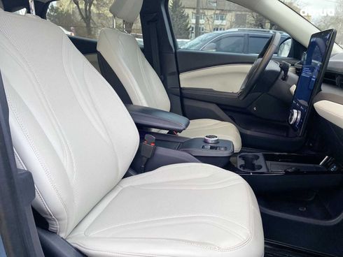 Ford Mustang Mach-E 2023 синий - фото 21