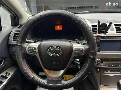 Toyota Avensis 2010 - фото 12