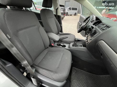 Volkswagen Jetta 2016 белый - фото 6