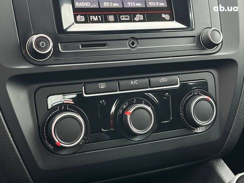 Volkswagen Jetta 2016 белый - фото 25