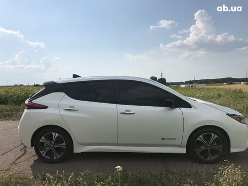 Nissan Leaf 2018 белый - фото 3