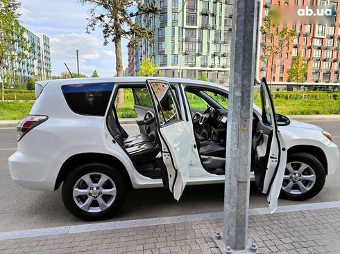 Toyota RAV4 2013 - фото 24