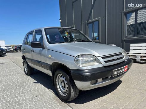Chevrolet Niva 2004 серый - фото 12