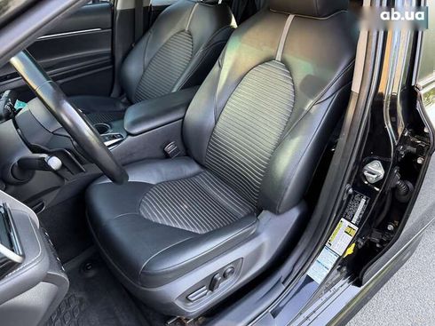 Toyota Camry 2020 - фото 11