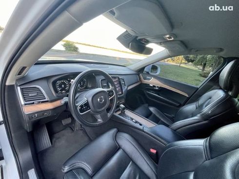 Volvo XC90 2017 - фото 11