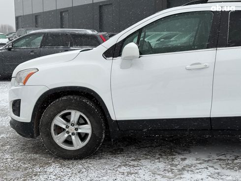 Chevrolet Trax 2016 белый - фото 13