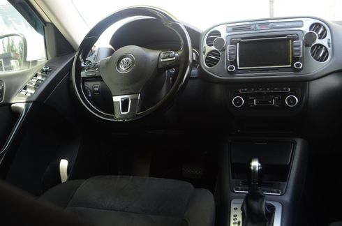 Volkswagen Tiguan 2015 белый - фото 18