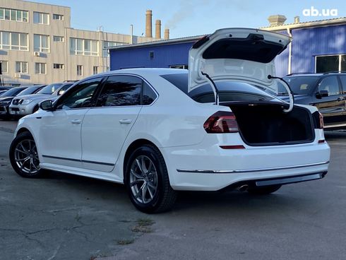 Volkswagen Passat 2017 белый - фото 8