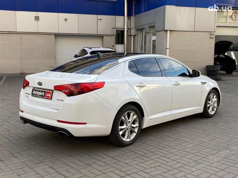 Kia Optima 2012 белый - фото 5