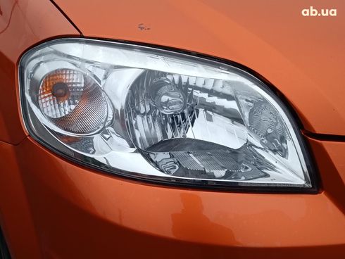 Chevrolet Aveo 2008 оранжевый - фото 9
