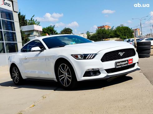 Ford Mustang 2016 белый - фото 12