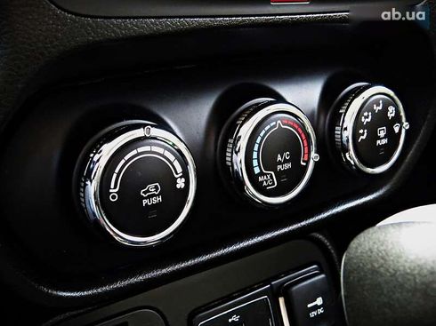 Jeep Renegade 2017 - фото 12