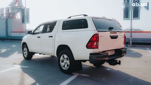 Toyota Hilux 2019 - фото 8