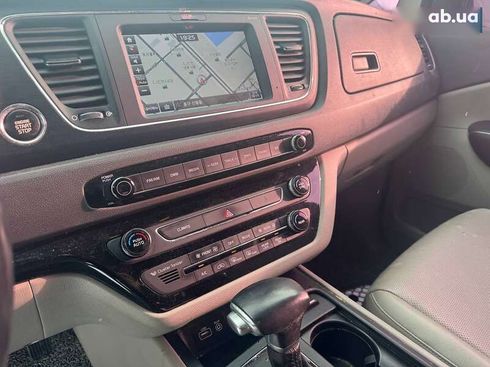Kia Carnival 2017 - фото 21