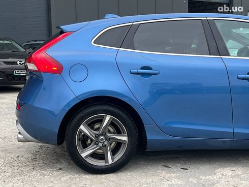 Volvo V40 2017 синий - фото 11