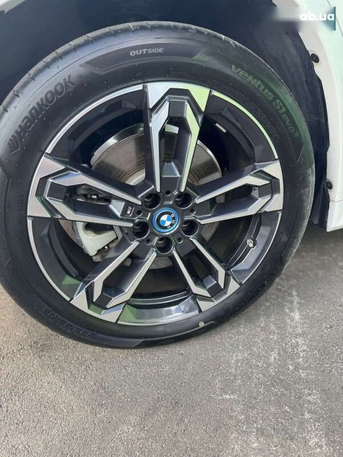 BMW iX1 2023 - фото 12