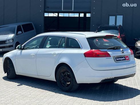 Opel Insignia 2011 белый - фото 7