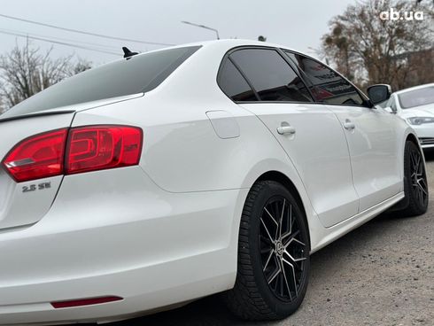 Volkswagen Jetta 2012 белый - фото 9