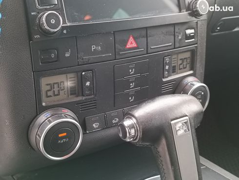 Volkswagen Touareg 2005 черный - фото 15
