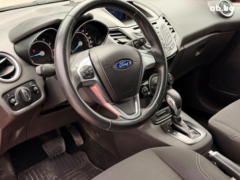 Ford Fiesta 2016 красный - фото 15