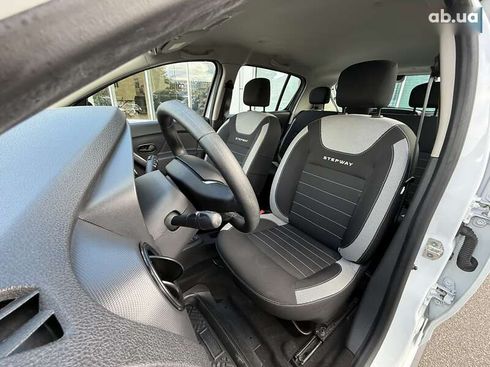 Renault Sandero 2019 - фото 16