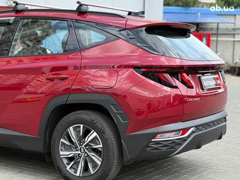 Hyundai Tucson 2023 красный - фото 11