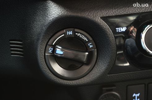 Toyota Hilux 2015 серый - фото 16