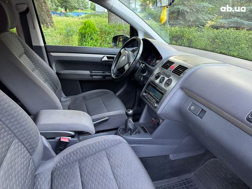 Volkswagen Touran 2009 черный - фото 21