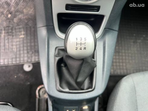 Ford Fiesta 2012 белый - фото 31