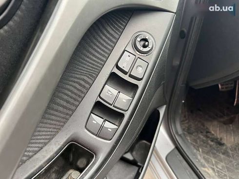 Hyundai Elantra 2011 - фото 16