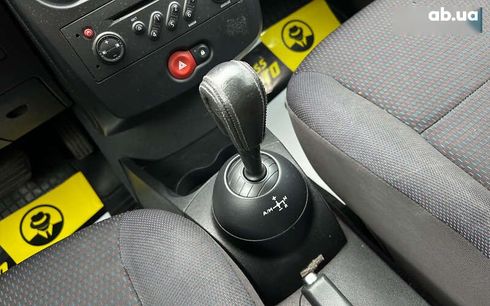 Renault Clio 2008 - фото 15