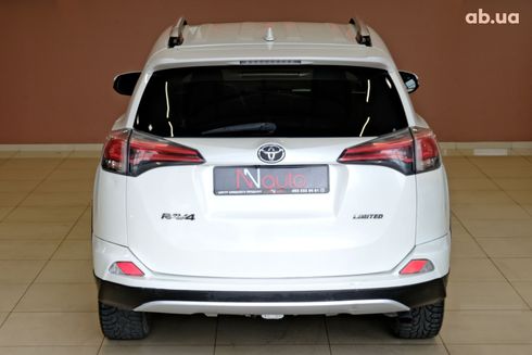 Toyota RAV4 2017 белый - фото 6