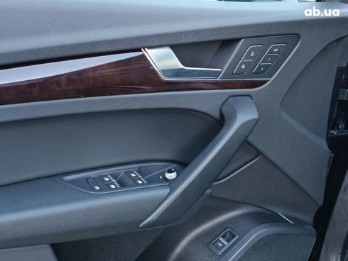 Audi Q5 2018 серый - фото 28