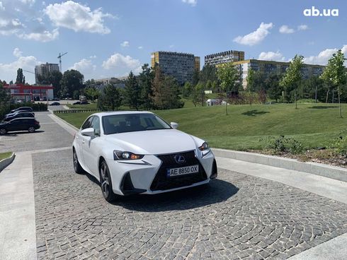 Lexus IS 2017 белый - фото 11