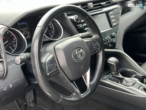 Toyota Camry 2019 - фото 16