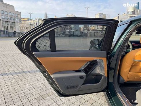 BMW i7 2023 - фото 27