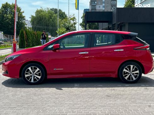 Nissan Leaf 2018 красный - фото 12