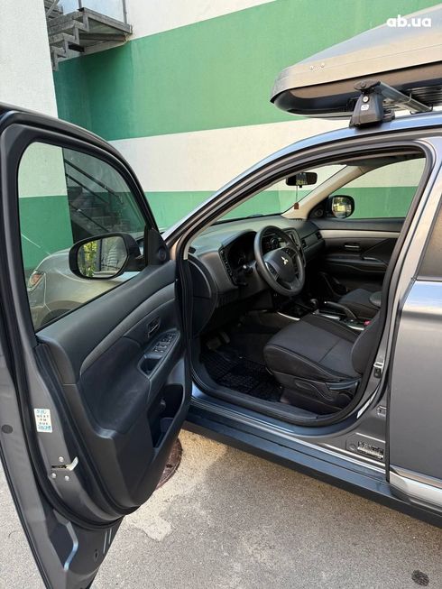 Mitsubishi Outlander 2018 серый - фото 5