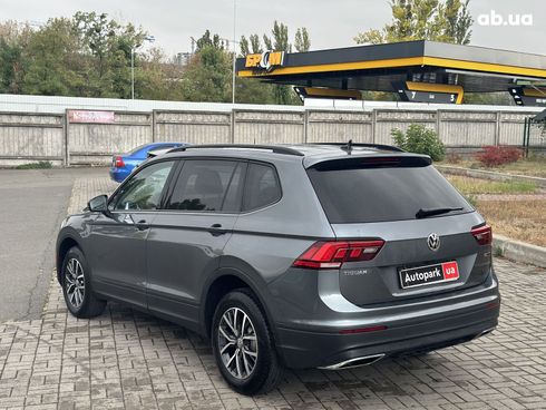 Volkswagen Tiguan 2021 серый - фото 13