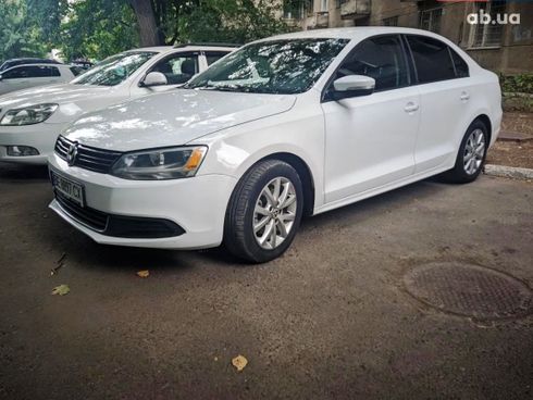 Volkswagen Jetta 2014 белый - фото 2