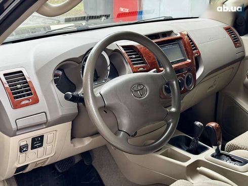 Toyota Fortuner 2007 - фото 17