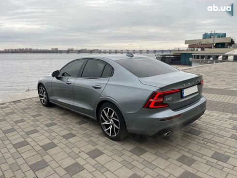 Volvo S60 2019 - фото 13