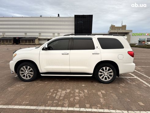 Toyota Sequoia 2011 белый - фото 10