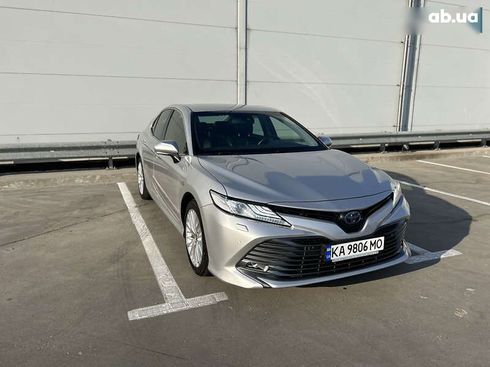 Toyota Camry 2020 - фото 2