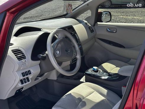 Nissan Leaf 2012 красный - фото 17