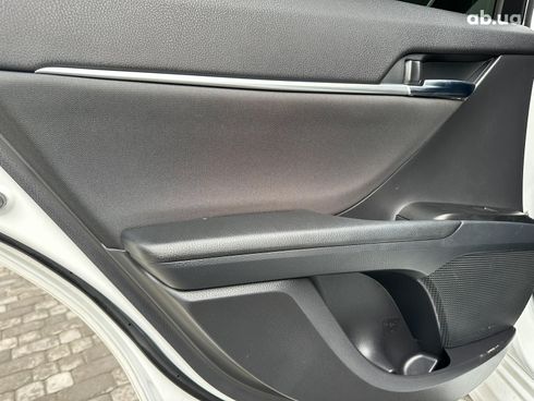 Toyota Camry 2021 белый - фото 23