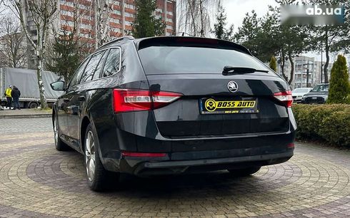 Skoda Superb 2017 - фото 5