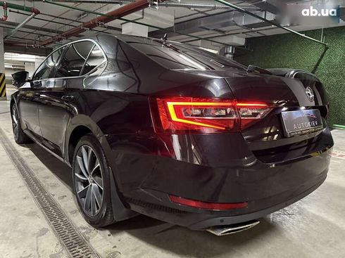 Skoda Superb 2018 - фото 10