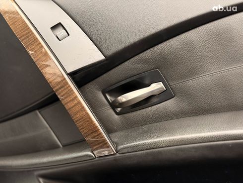 BMW 5 серия 2005 серый - фото 28