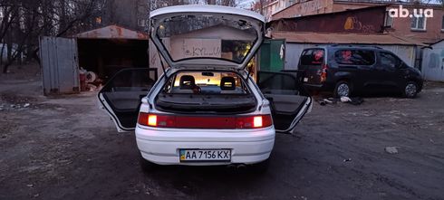 Mazda 323 1990 белый - фото 7